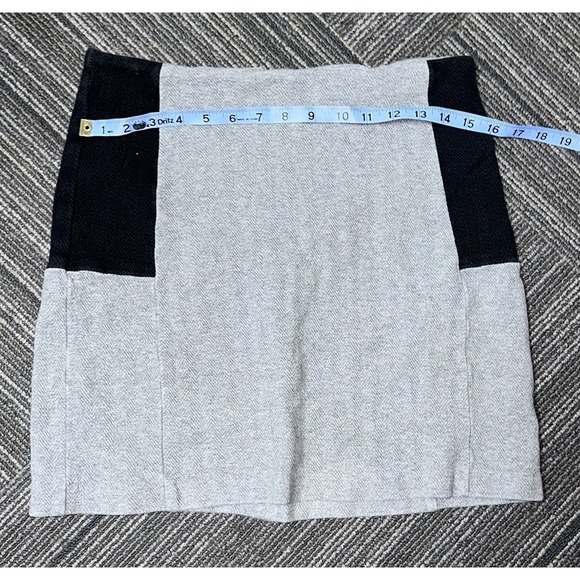 Mo:vint By Anthropologie Gray Black Mini Skirt‎ EUC Size XS - Picture 1 of 6